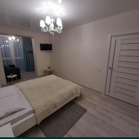 Vip Apartments Lutsk Luaran gambar