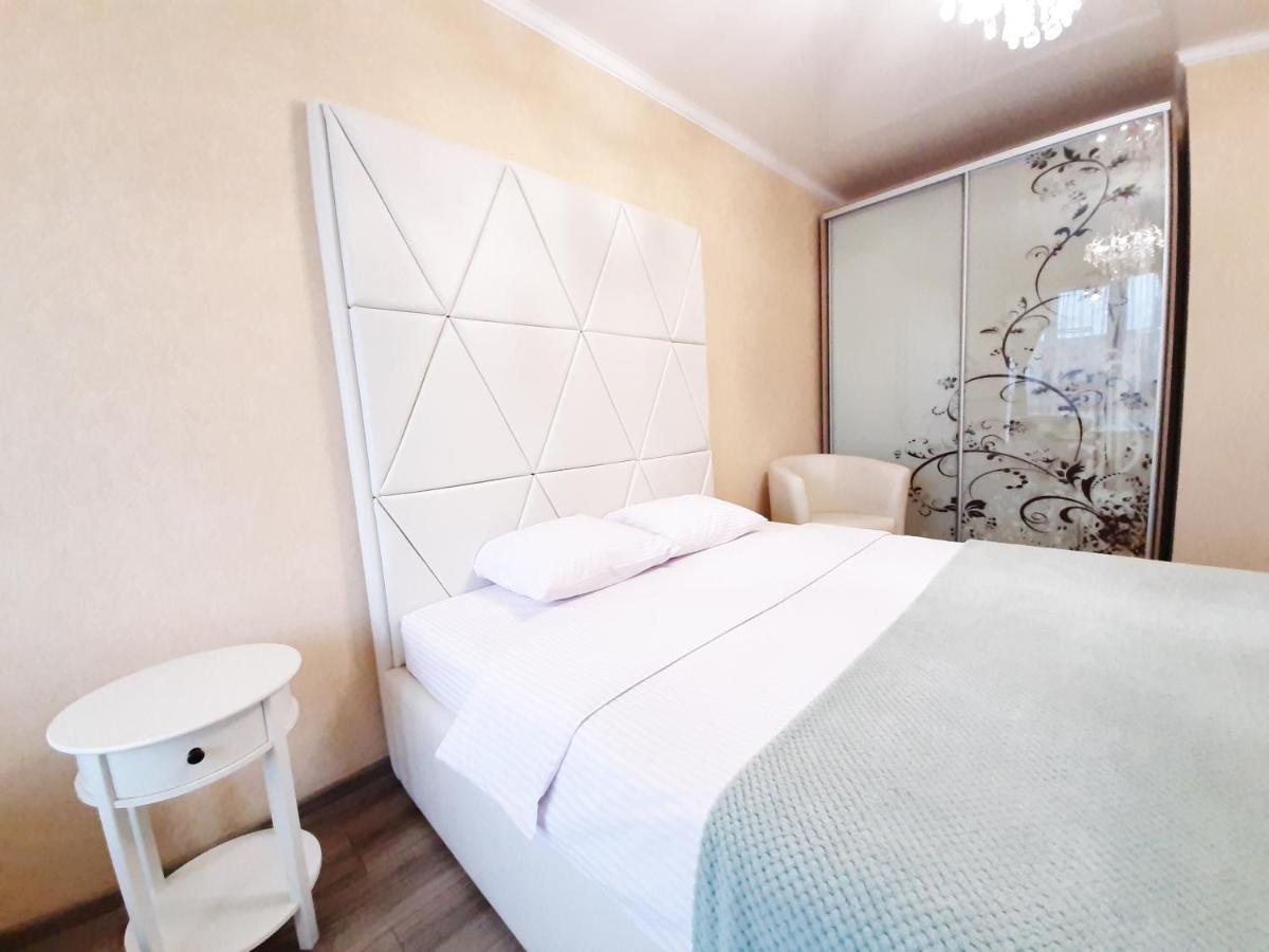 Vip Apartments Lutsk Luaran gambar