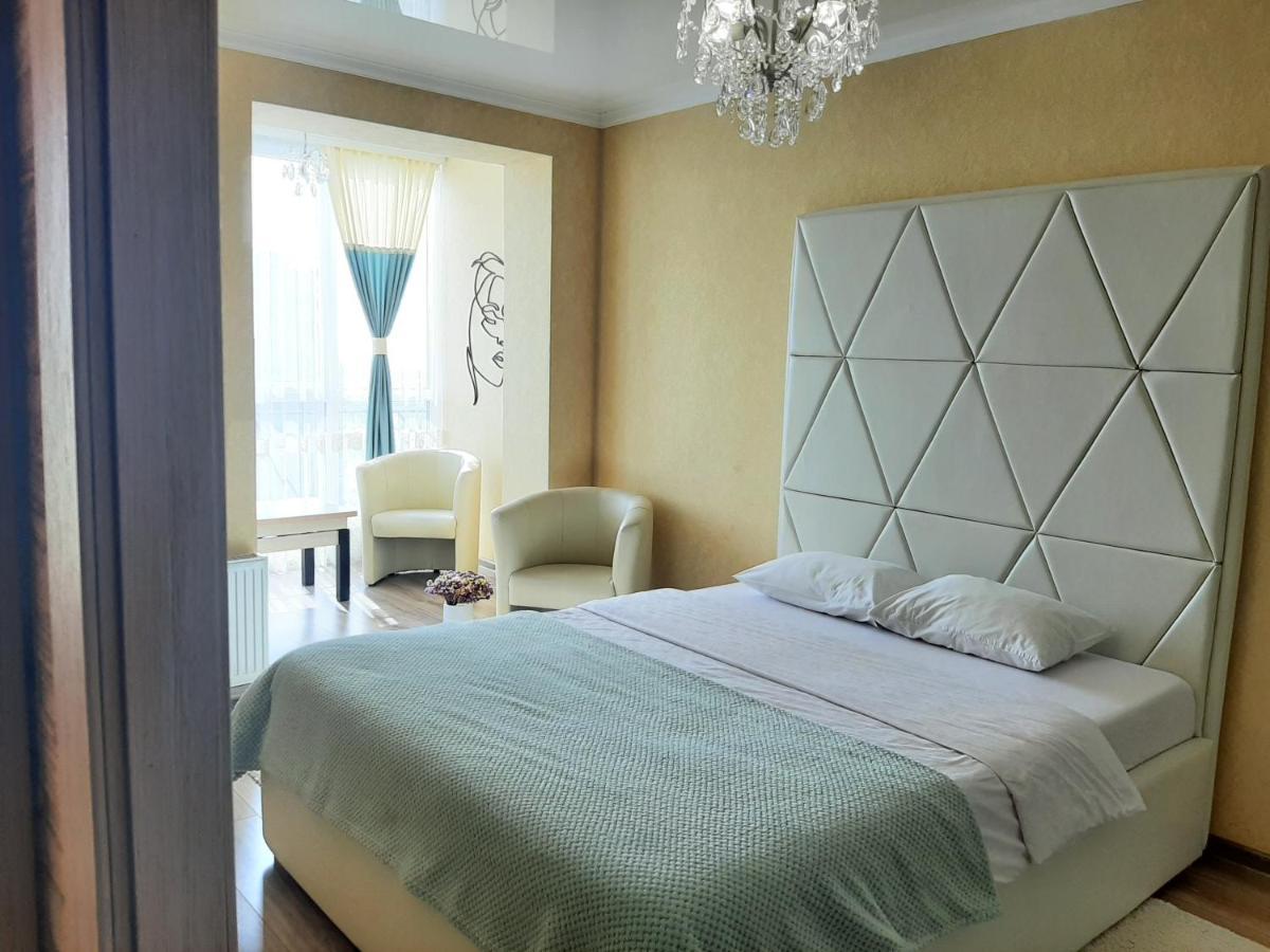 Vip Apartments Lutsk Luaran gambar