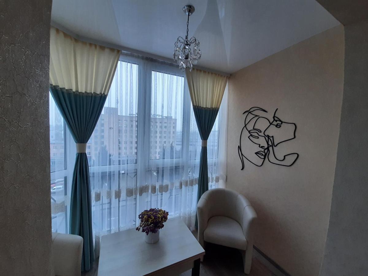 Vip Apartments Lutsk Luaran gambar