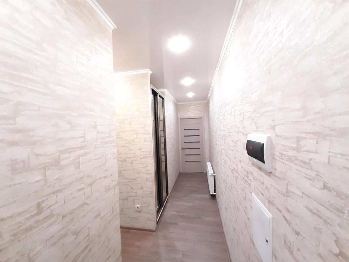 Vip Apartments Lutsk Luaran gambar