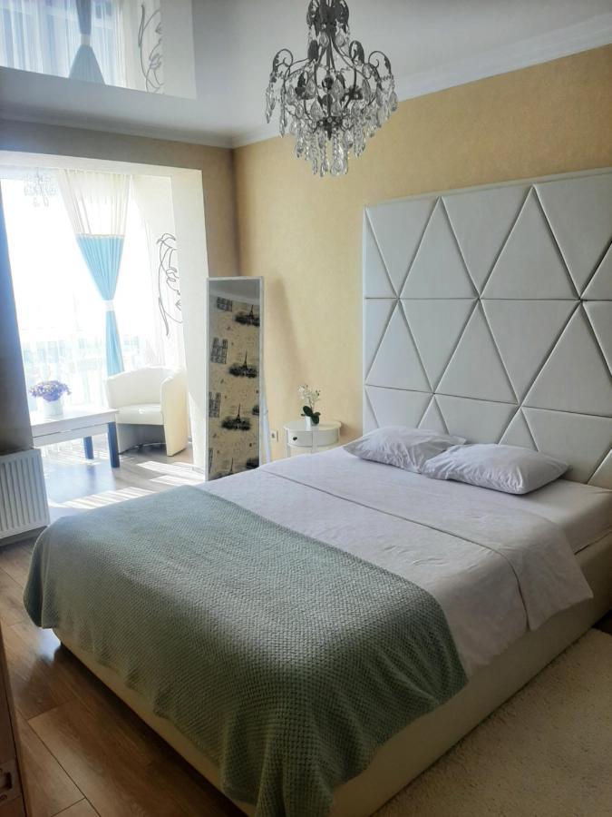 Vip Apartments Lutsk Luaran gambar