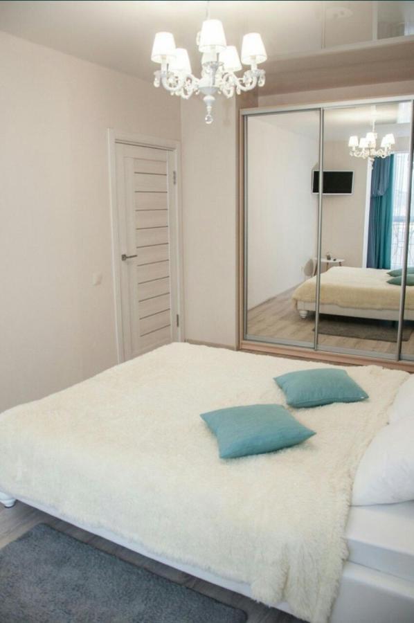 Vip Apartments Lutsk Luaran gambar