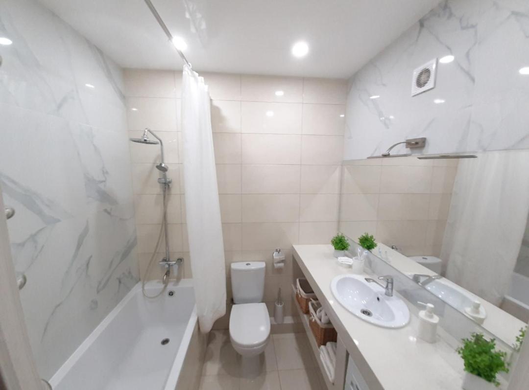 Vip Apartments Lutsk Luaran gambar