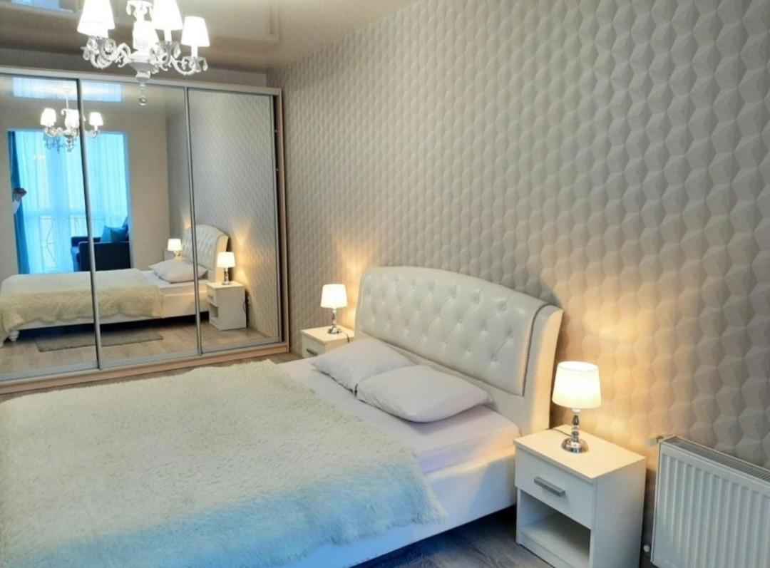 Vip Apartments Lutsk Luaran gambar