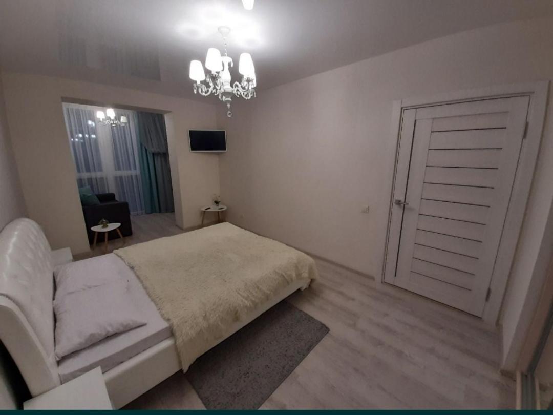 Vip Apartments Lutsk Luaran gambar