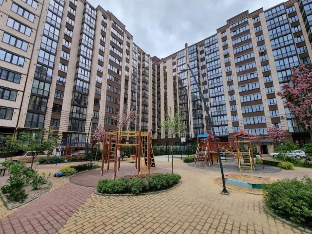 Vip Apartments Lutsk Luaran gambar